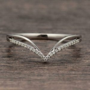 Elegant V-Curve Crystal Bracelet